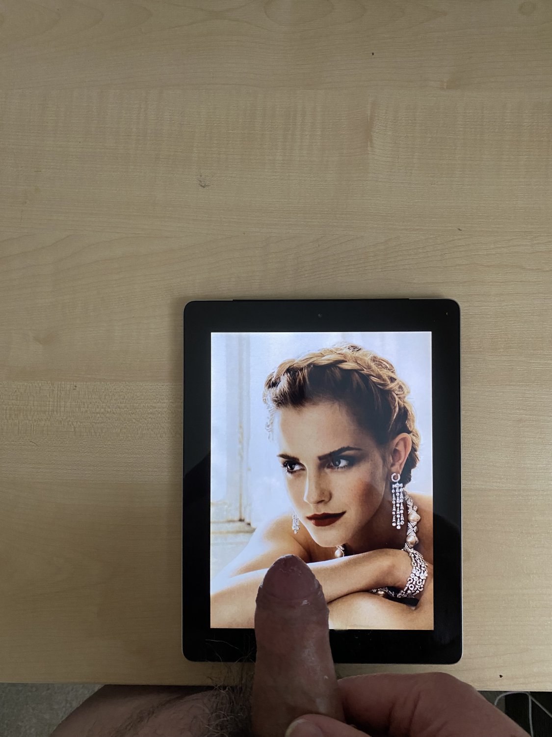 XVco7TO2 Emma Watson Cum & Piss Tribute 01.jpg